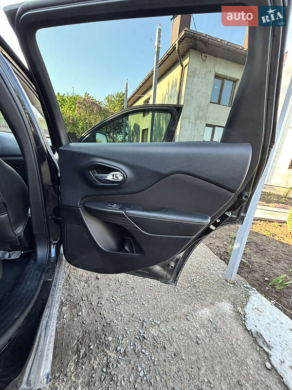 Позашляховик / Кросовер Jeep Cherokee 2015 в Хмельницькому фото 20 Позашляховик / Кросовер Jeep Cherokee 2015 в Хмельницькому