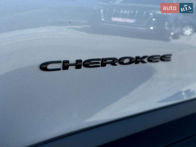 Внедорожник / Кроссовер Jeep Cherokee 2017 в Ровно