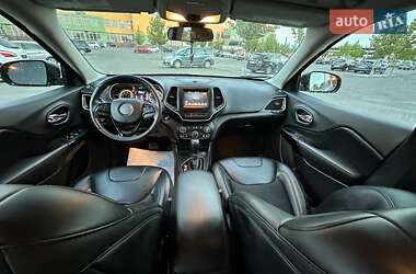 Внедорожник / Кроссовер Jeep Cherokee 2018 в 