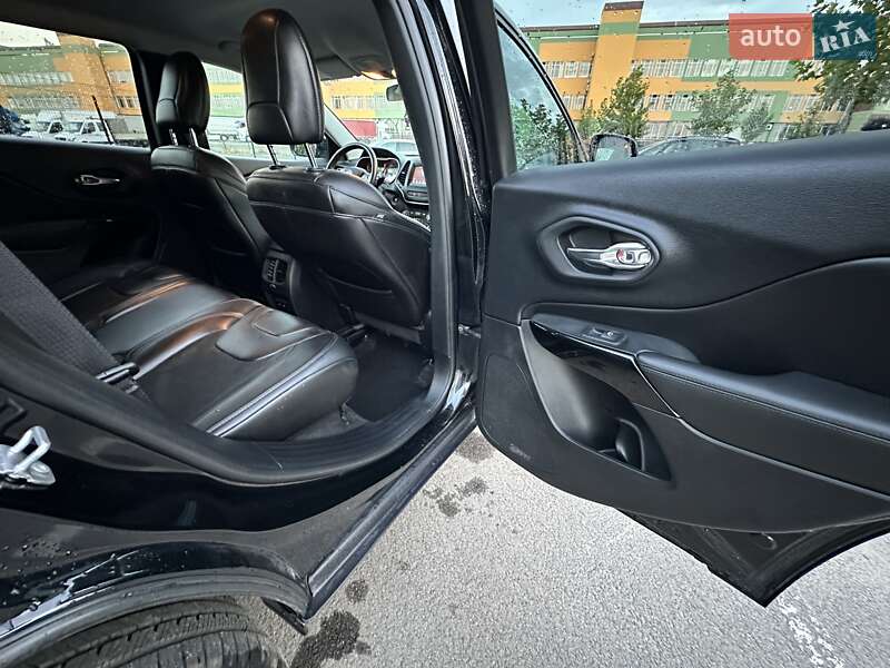 Внедорожник / Кроссовер Jeep Cherokee 2018 в Павлограде