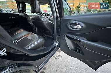 Внедорожник / Кроссовер Jeep Cherokee 2018 в 