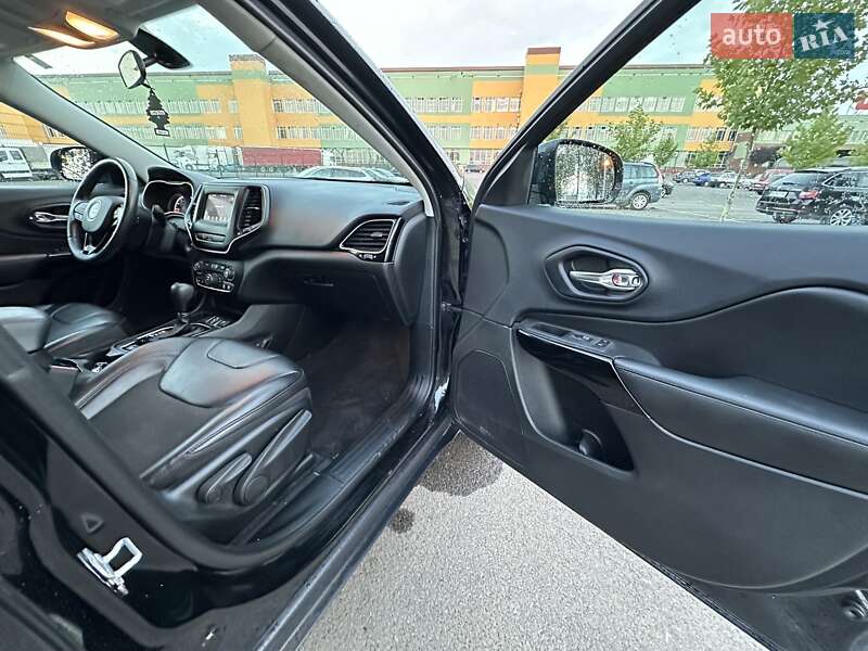 Внедорожник / Кроссовер Jeep Cherokee 2018 в Павлограде