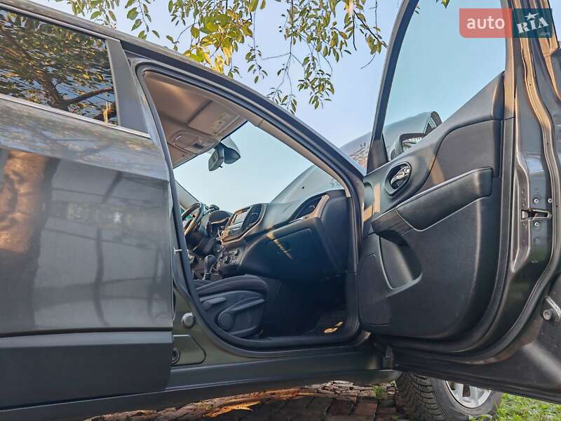 Внедорожник / Кроссовер Jeep Cherokee 2015 в Прилуках