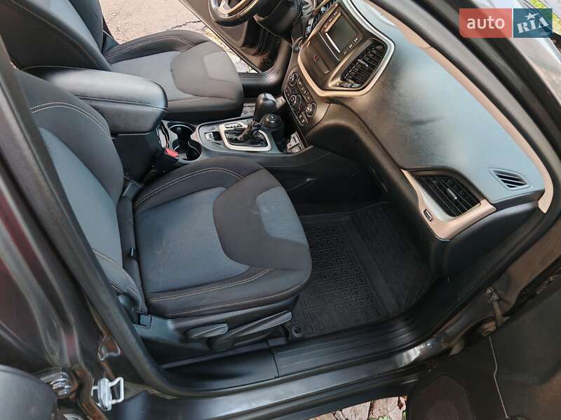Внедорожник / Кроссовер Jeep Cherokee 2015 в Прилуках