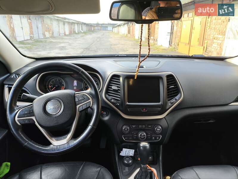 Внедорожник / Кроссовер Jeep Cherokee 2015 в Киеве