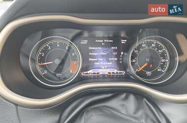 Внедорожник / Кроссовер Jeep Cherokee 2015 в 