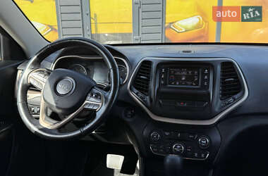 Внедорожник / Кроссовер Jeep Cherokee 2014 в 