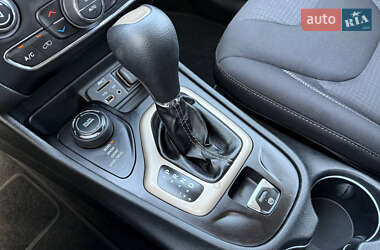 Внедорожник / Кроссовер Jeep Cherokee 2014 в 