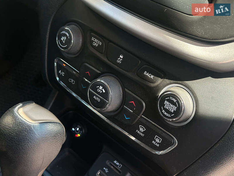 Внедорожник / Кроссовер Jeep Cherokee 2015 в Одессе