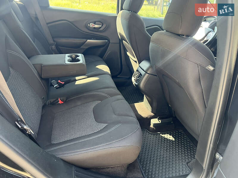 Внедорожник / Кроссовер Jeep Cherokee 2018 в Чернигове