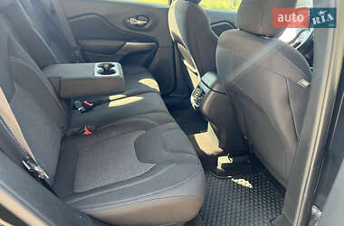 Внедорожник / Кроссовер Jeep Cherokee 2018 в 