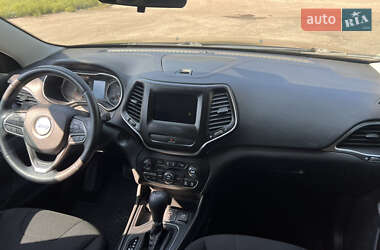 Внедорожник / Кроссовер Jeep Cherokee 2018 в 