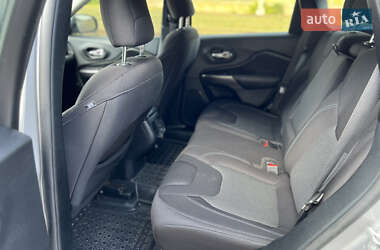 Внедорожник / Кроссовер Jeep Cherokee 2020 в 