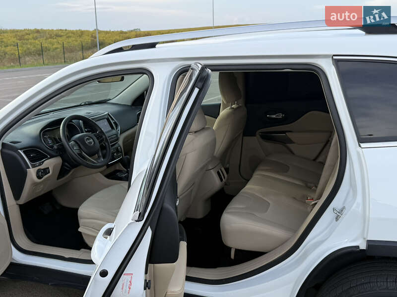 Внедорожник / Кроссовер Jeep Cherokee 2019 в Ровно