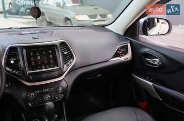 Внедорожник / Кроссовер Jeep Cherokee 2017 в 