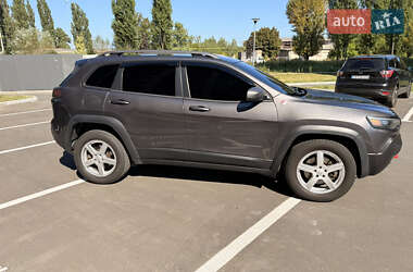Внедорожник / Кроссовер Jeep Cherokee 2018 в 