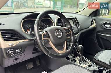 Внедорожник / Кроссовер Jeep Cherokee 2014 в 