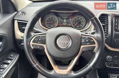 Внедорожник / Кроссовер Jeep Cherokee 2014 в 