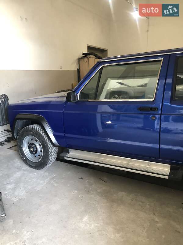 Внедорожник / Кроссовер Jeep Cherokee 1985 в Рогатине