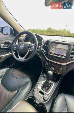 Внедорожник / Кроссовер Jeep Cherokee 2017 в 