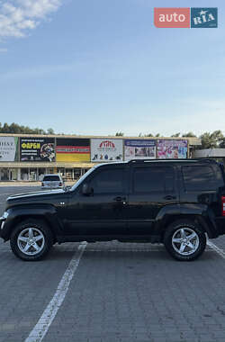 Внедорожник / Кроссовер Jeep Cherokee 2010 в 