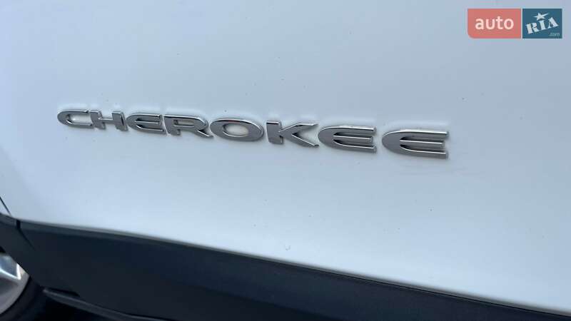 Внедорожник / Кроссовер Jeep Cherokee 2016 в Ужгороде
