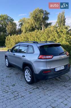 Внедорожник / Кроссовер Jeep Cherokee 2015 в 