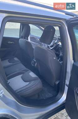 Внедорожник / Кроссовер Jeep Cherokee 2015 в 