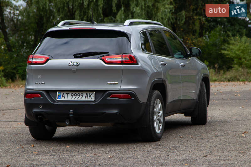 Внедорожник / Кроссовер Jeep Cherokee 2016 в Калуше