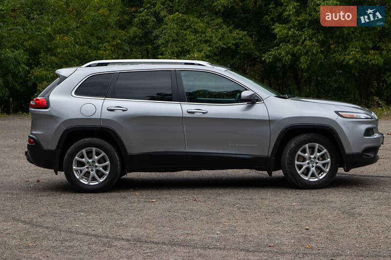 Внедорожник / Кроссовер Jeep Cherokee 2016 в Калуше