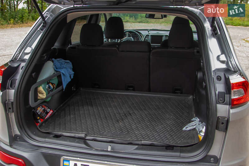 Внедорожник / Кроссовер Jeep Cherokee 2016 в Калуше