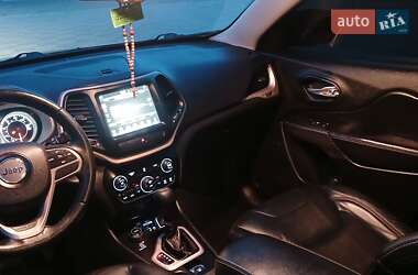 Внедорожник / Кроссовер Jeep Cherokee 2016 в 