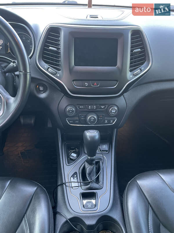 Позашляховик / Кросовер Jeep Cherokee 2019 в Дніпрі