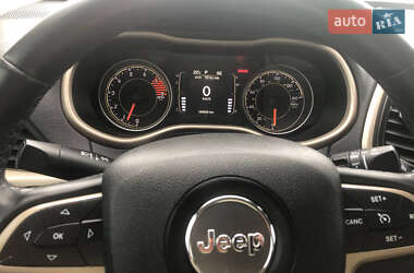 Внедорожник / Кроссовер Jeep Cherokee 2017 в 