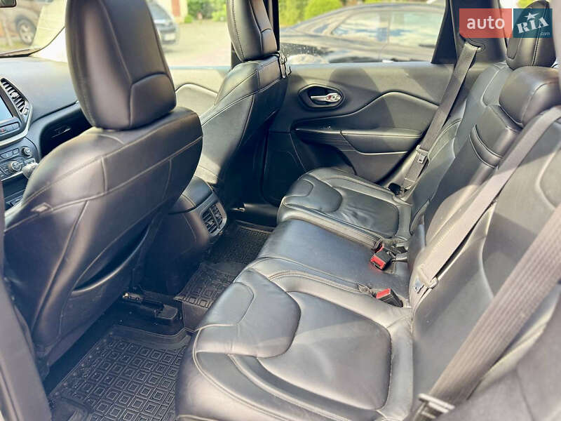 Позашляховик / Кросовер Jeep Cherokee 2013 в Львові