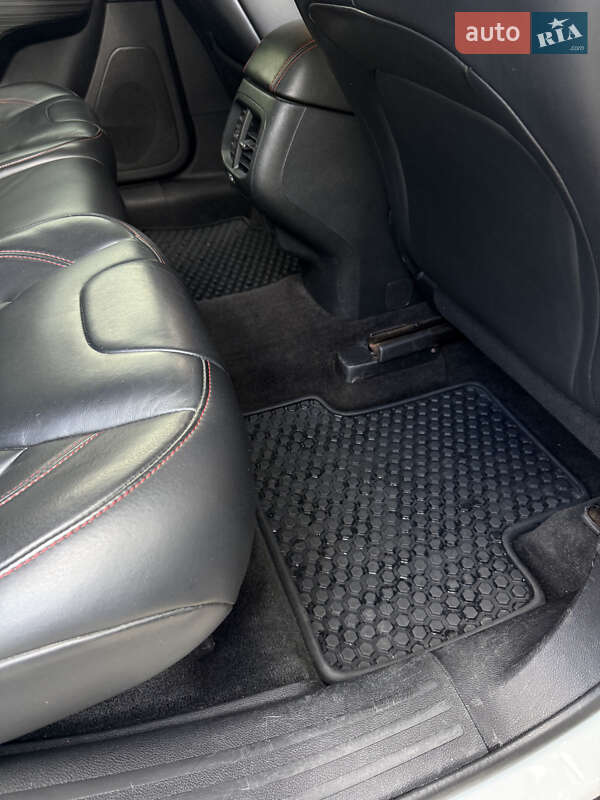 Позашляховик / Кросовер Jeep Cherokee 2015 в Новояворівську