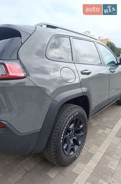 Внедорожник / Кроссовер Jeep Cherokee 2019 в 