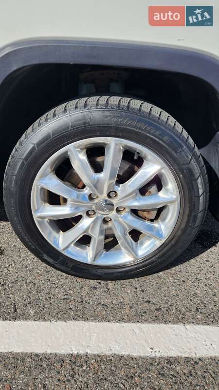 Внедорожник / Кроссовер Jeep Cherokee 2016 в Полтаве