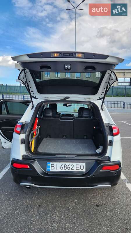 Внедорожник / Кроссовер Jeep Cherokee 2016 в Полтаве