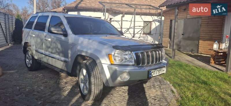 Внедорожник / Кроссовер Jeep Cherokee 2005 в 