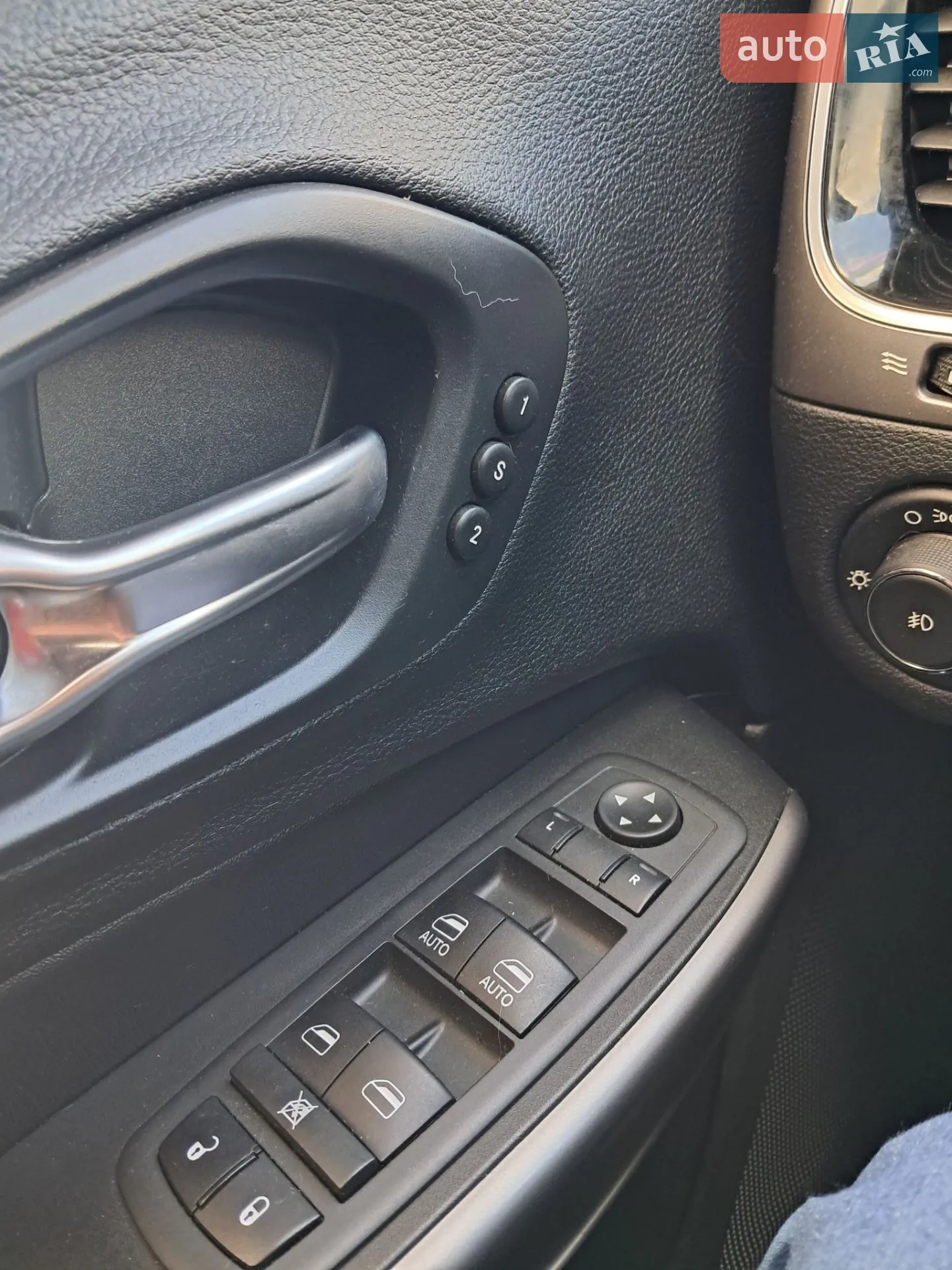 2019 Jeep Cherokee - мініатюра 13