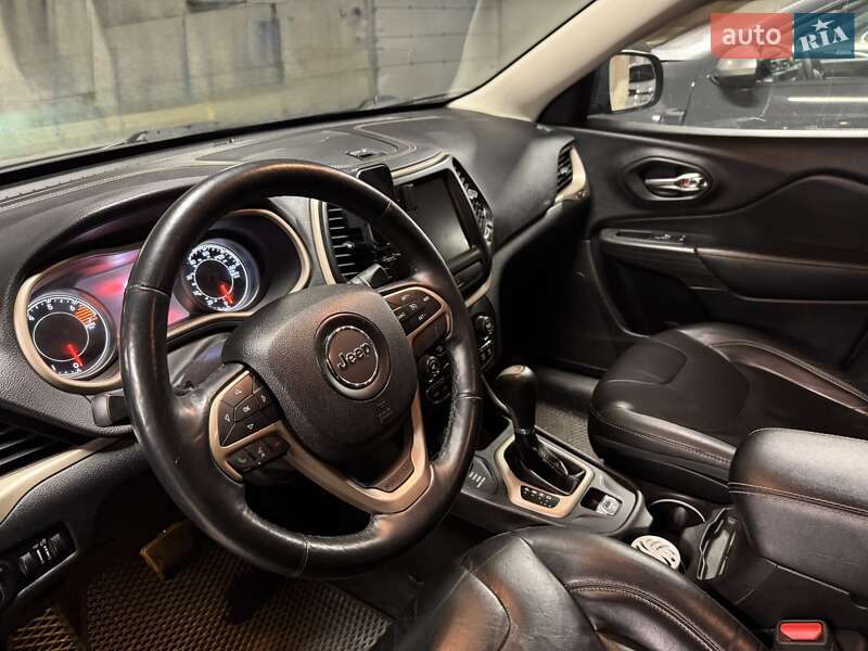Внедорожник / Кроссовер Jeep Cherokee 2016 в Львове