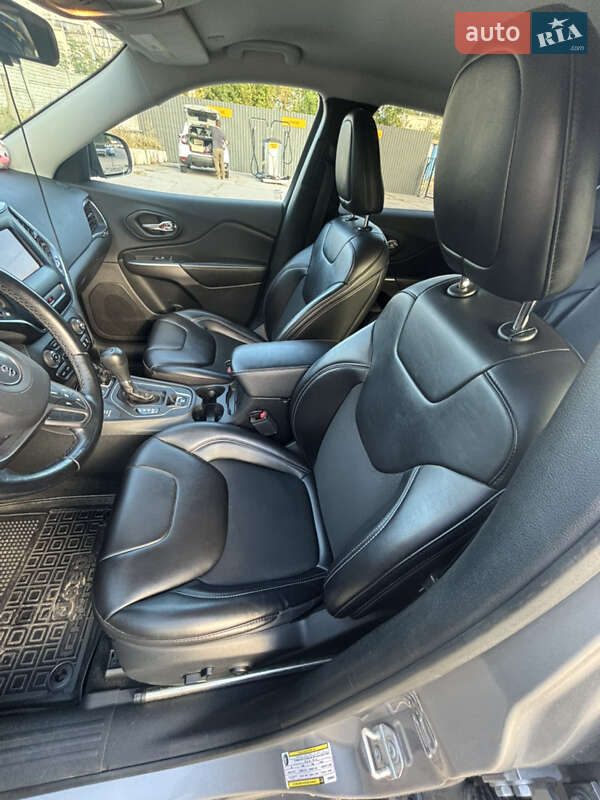 Позашляховик / Кросовер Jeep Cherokee 2019 в Харкові