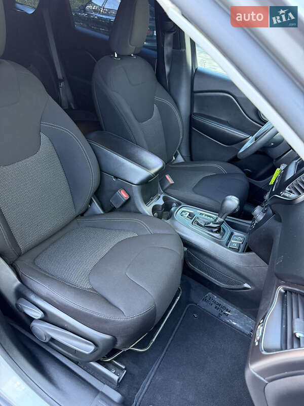 Внедорожник / Кроссовер Jeep Cherokee 2020 в Киеве