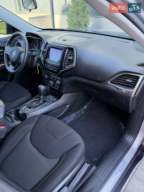 Внедорожник / Кроссовер Jeep Cherokee 2020 в Киеве