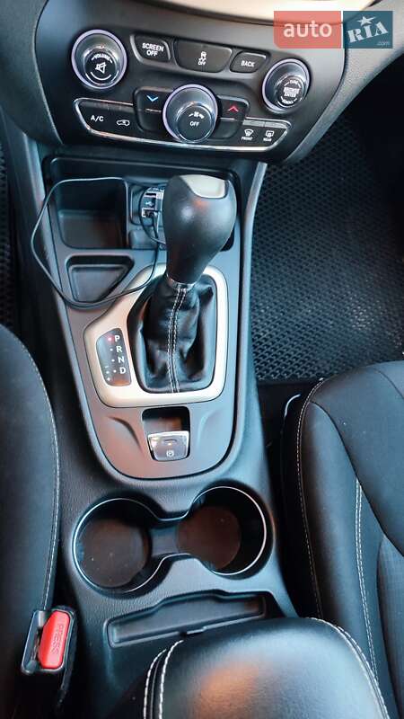 Позашляховик / Кросовер Jeep Cherokee 2015 в Чернігові