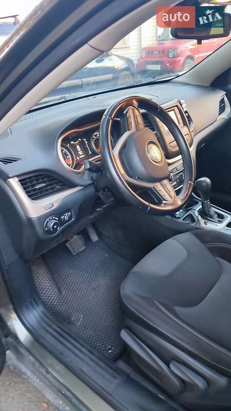 Позашляховик / Кросовер Jeep Cherokee 2015 в Чернігові
