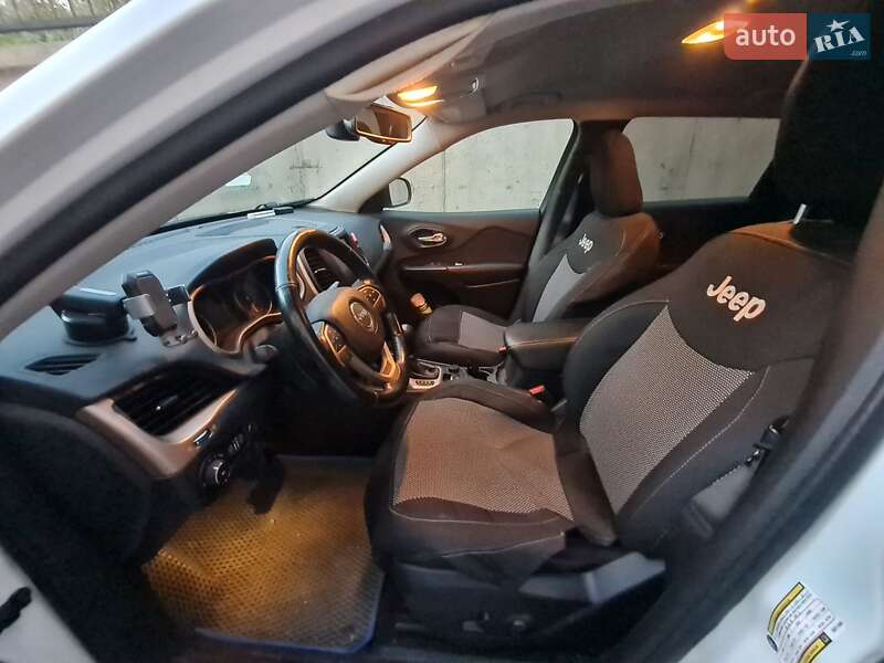 Позашляховик / Кросовер Jeep Cherokee 2016 в Тернополі