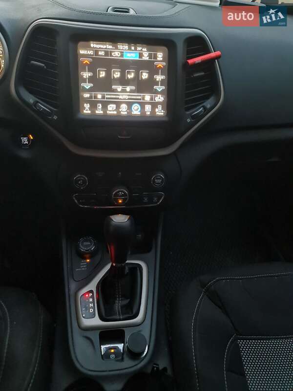 Позашляховик / Кросовер Jeep Cherokee 2016 в Тернополі