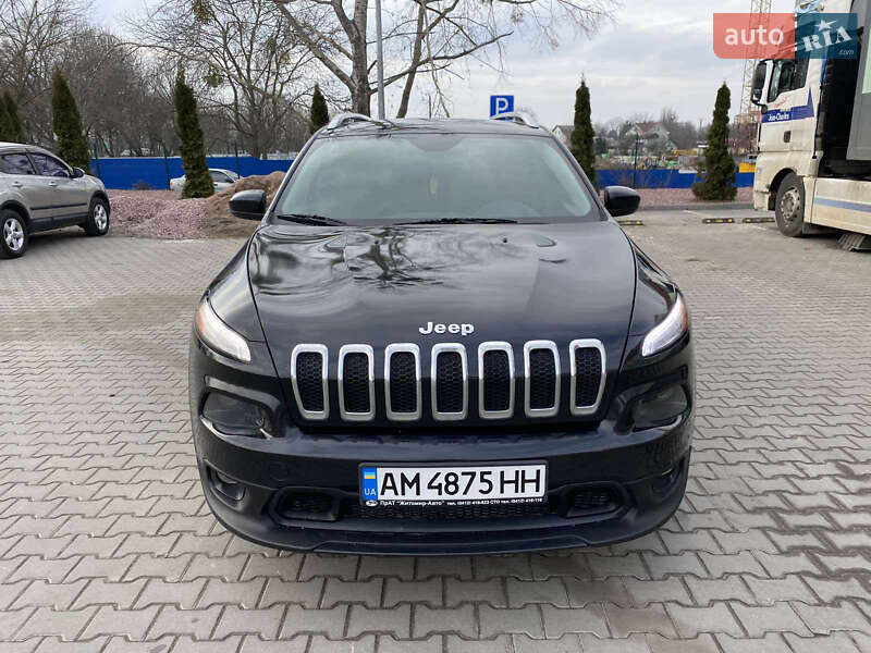 Внедорожник / Кроссовер Jeep Cherokee 2015 в 